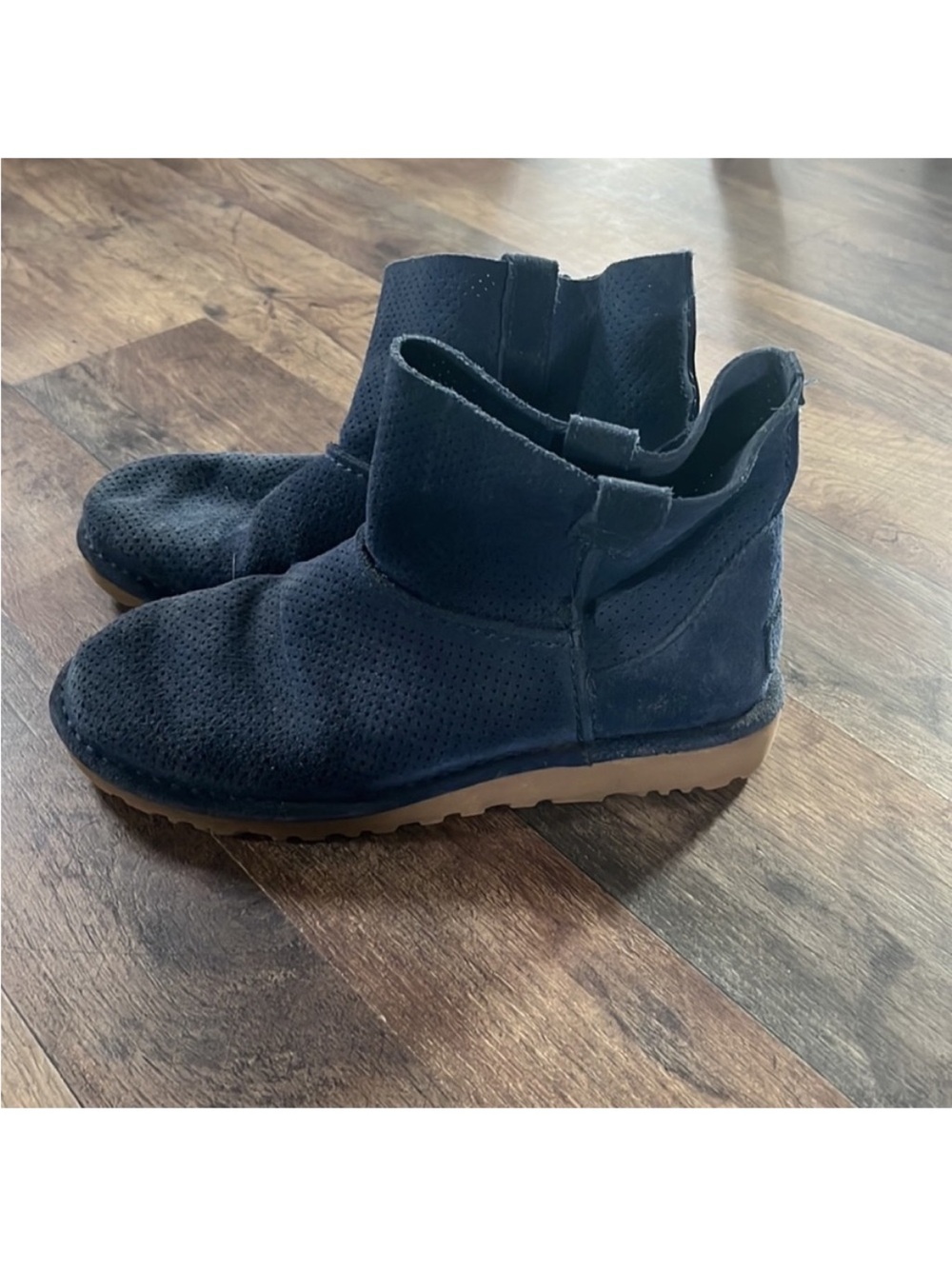UGG Perforated Suede Fold Over Ankle Boots Navy Blue Women’s Size 7 Boho - Picture 4 of 6